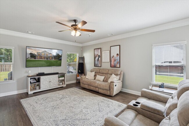 Building Photo - Spacious 4BR Home with Screened Porch & Fenced Yard in Effingham