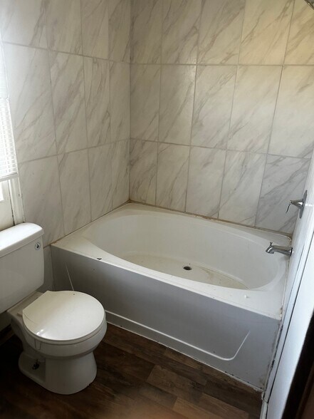 Building Photo - 75 R M Wy