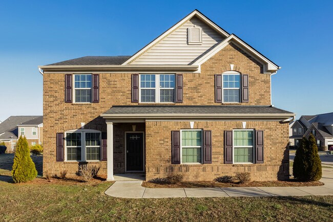 Building Photo - 1543 Oak Dr