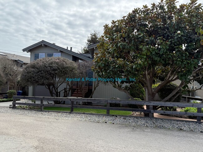 Primary Photo - Spacious Seacliff Home - Close to the Beach!