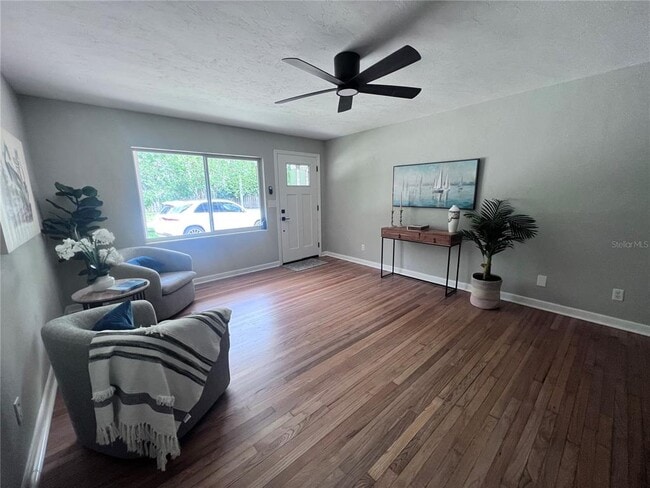 Building Photo - 3857 W University Ave