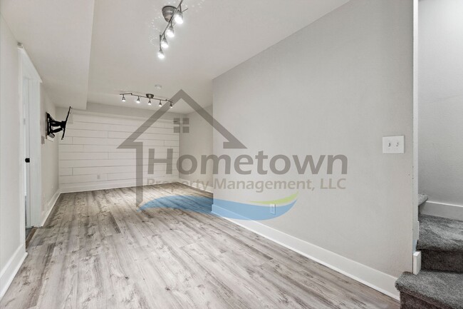 Building Photo - 4 Bedroom 4 Bathroom Home with Attached 2-...