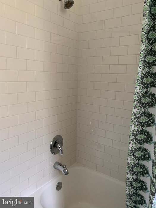 Building Photo - 210 Oakwood St SE