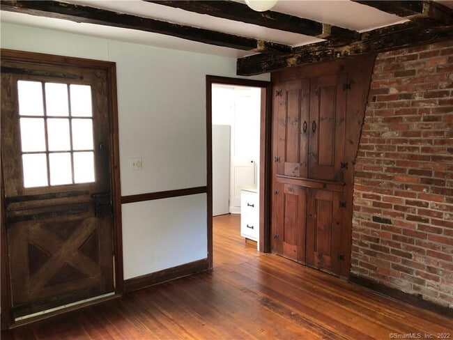 Building Photo - 92 Compo Rd S