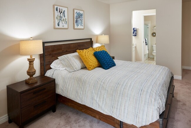 Building Photo - 1 Month Free! $0 application fee! 2 Bedroo...