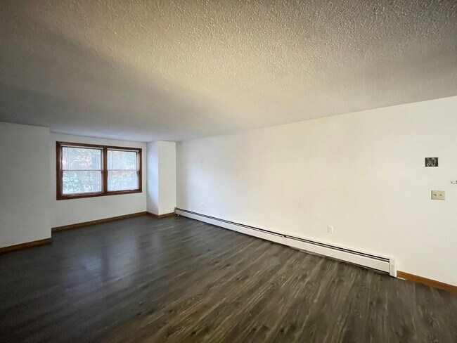 Building Photo - 37 Alice Dr