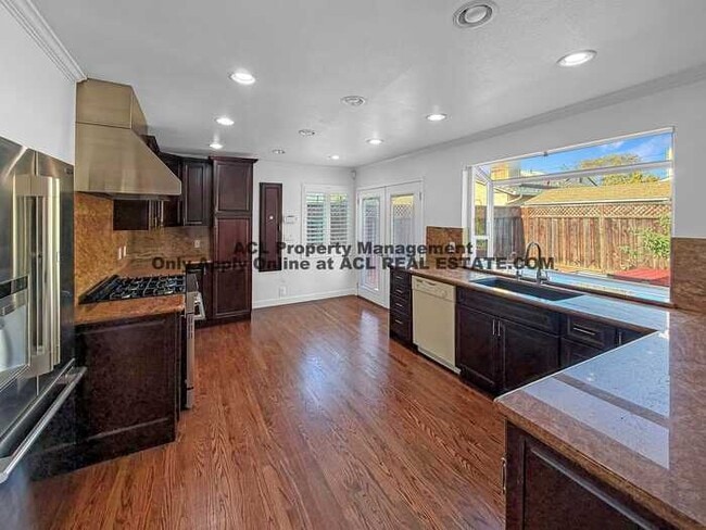 Building Photo - Charming San Lorenzo Village Home with Solar & Spacious Backyard