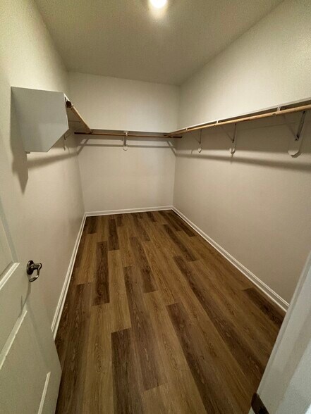 Building Photo - 5968 Pier Park Ave