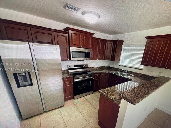 Primary Photo - 3 bedroom in Hialeah FL 33142