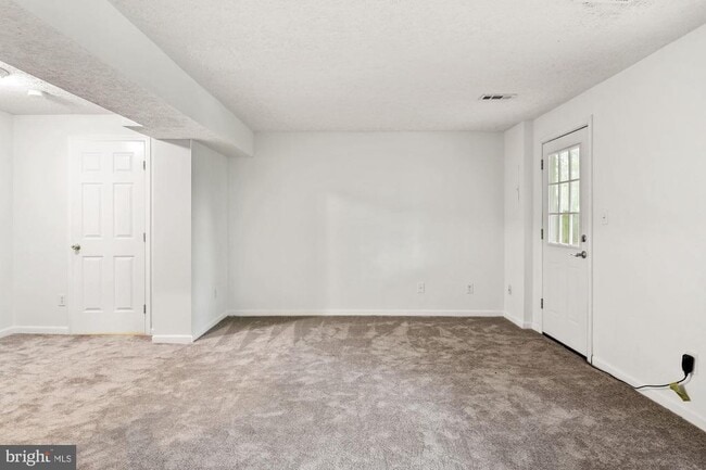 Building Photo - 302 Ridgecrest Ct