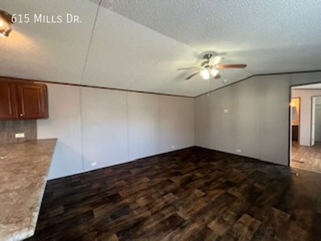 Building Photo - 615 N Mills Dr