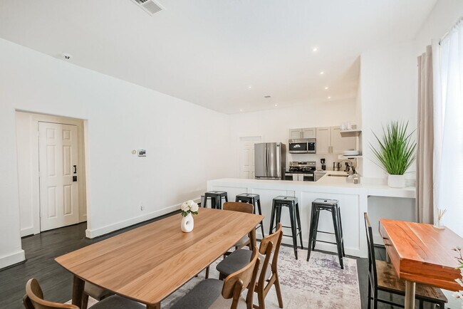 Building Photo - 3309 Webster St