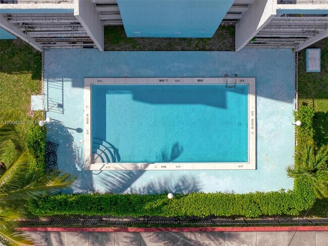 Building Photo - 140 NW 14th Ave