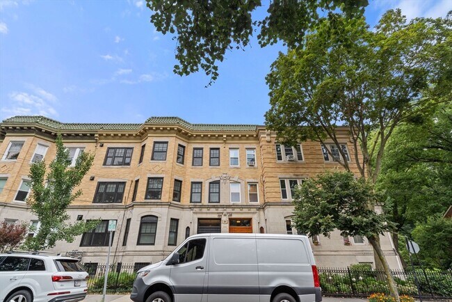 Building Photo - 130 Longwood Ave