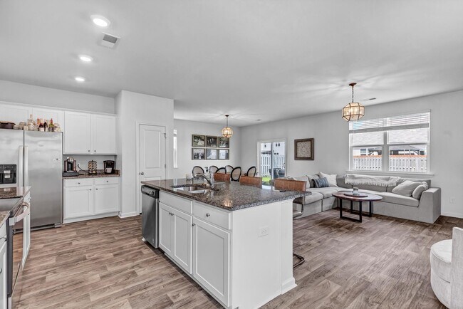 Building Photo - Ways Station Golf course community in Richmond Hill Plantation - 4 Bed/2.5 Bath