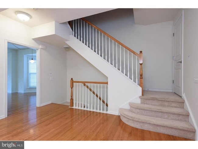 Building Photo - 256 Hudson Dr