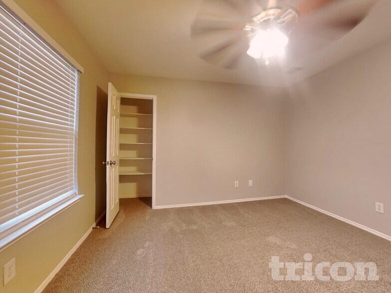 Building Photo - 2705 Lynx Ln