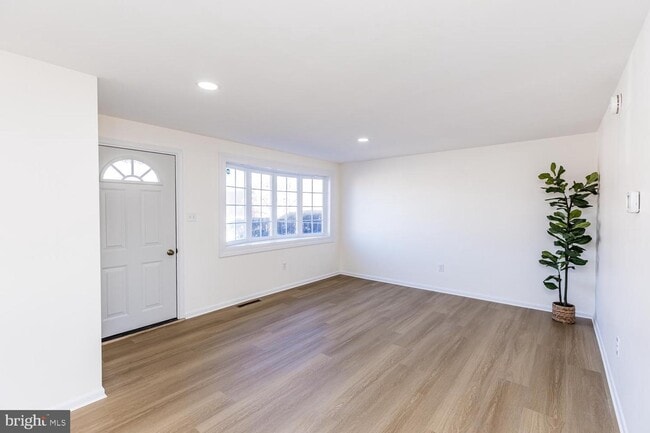 Building Photo - 1117 Circle Dr