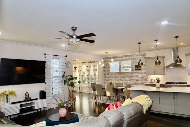Building Photo - 5906 Sterlingworth Dr