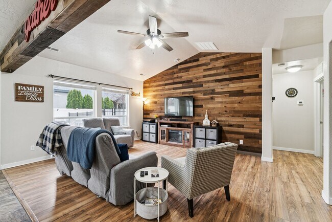 Building Photo - Spacious 4 Bed + Bonus | 3 Bath | 2,760 Sq Ft | Star, Idaho