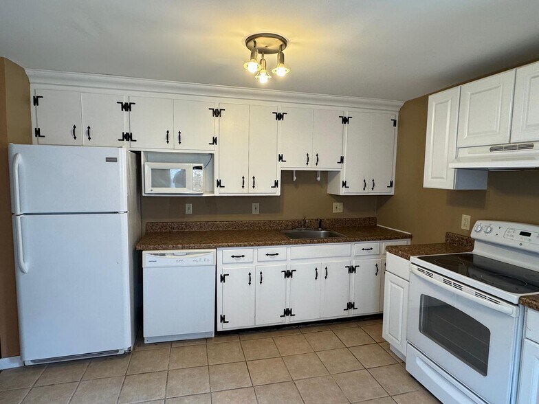 Building Photo - 14 Court St