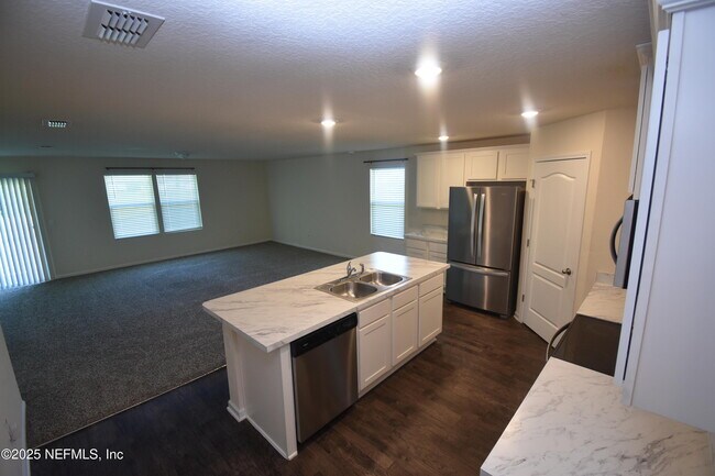 Building Photo - 70200 Roseapple Ct