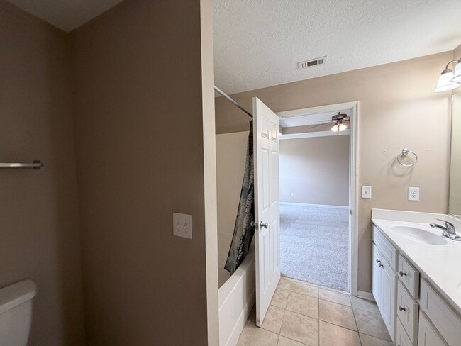 Building Photo - You've Found It! Split floor plan, fenced yard, extra storage