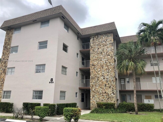 Building Photo - 8121 SW 24th Ct