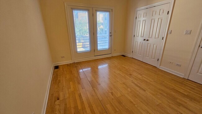 Building Photo - 511 N Hartland Ct