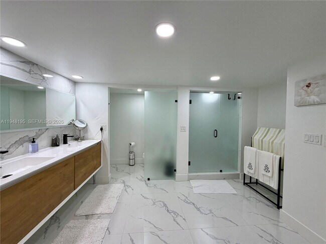 Building Photo - 1920 S Ocean Dr