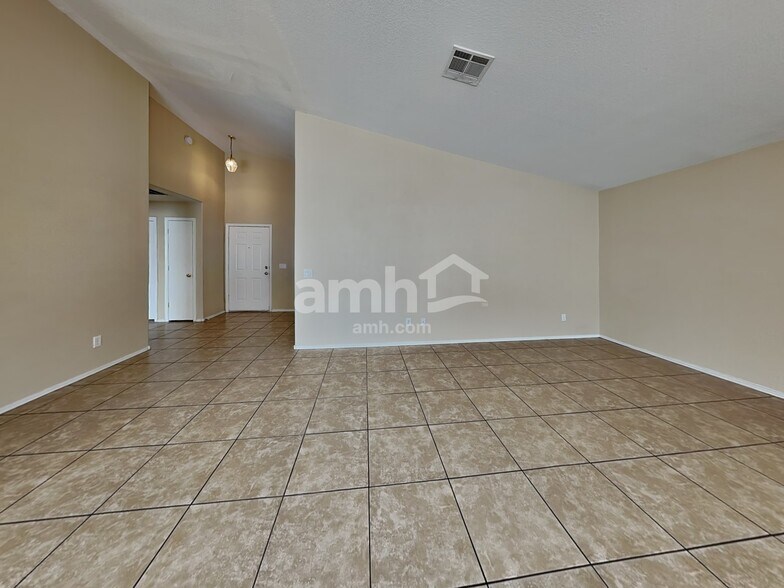 Building Photo - 2715 N 90th Ave