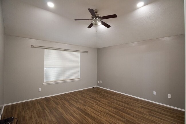 Building Photo - 2710 Sockeye Dr