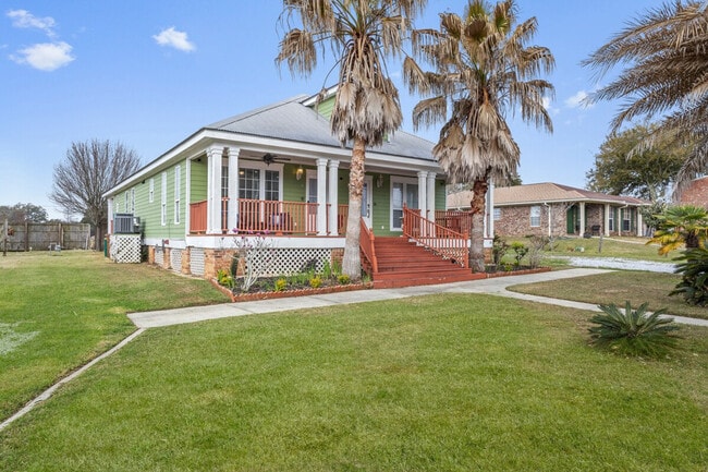 Building Photo - 426 Russell Ave