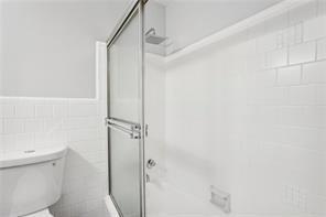 Building Photo - 5560 Kingsport Dr