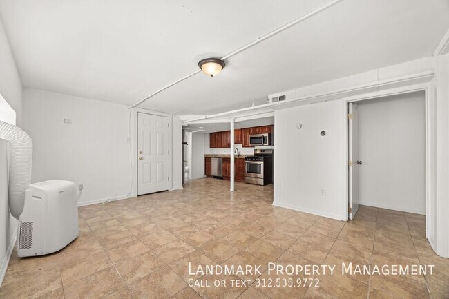 Building Photo - 4144 N Mozart-Garden unit