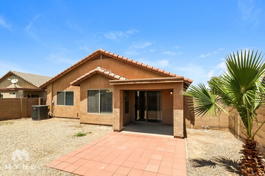 Building Photo - 25797 W Winslow Ave