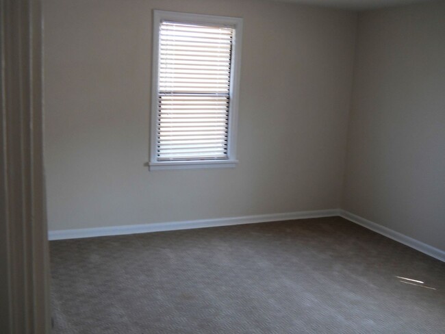 Building Photo - 2 Bedroom House - Seward Park! * 6 Month L...