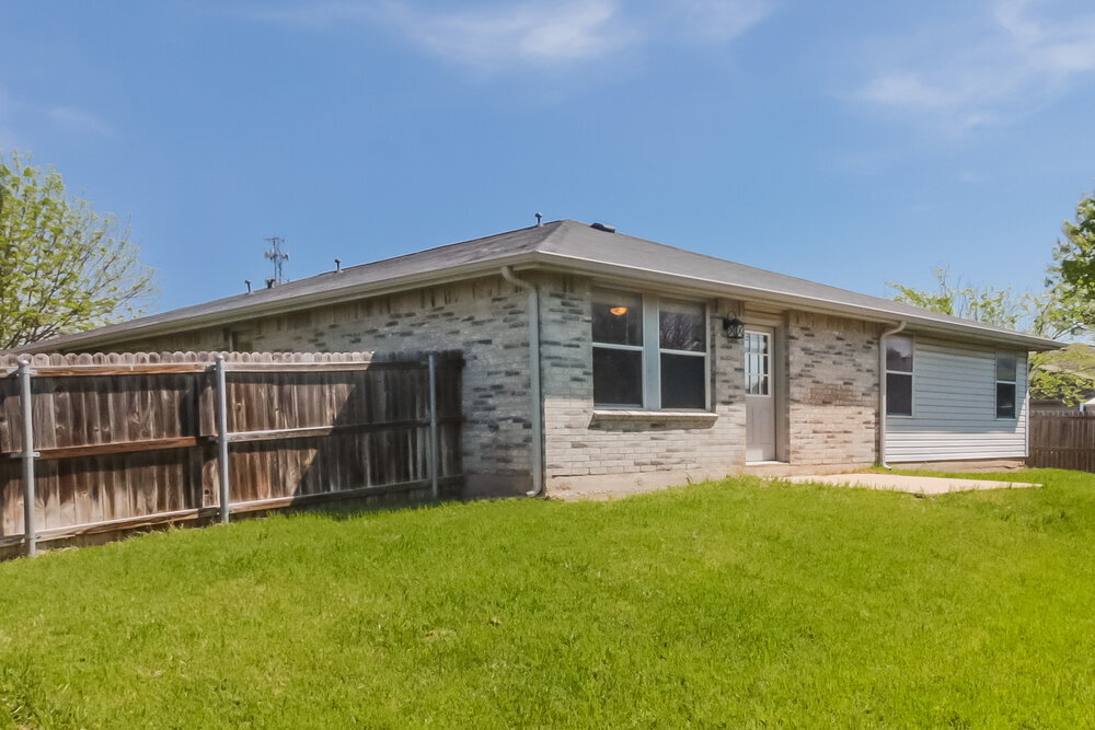 Building Photo - 16113 Windsong Ct