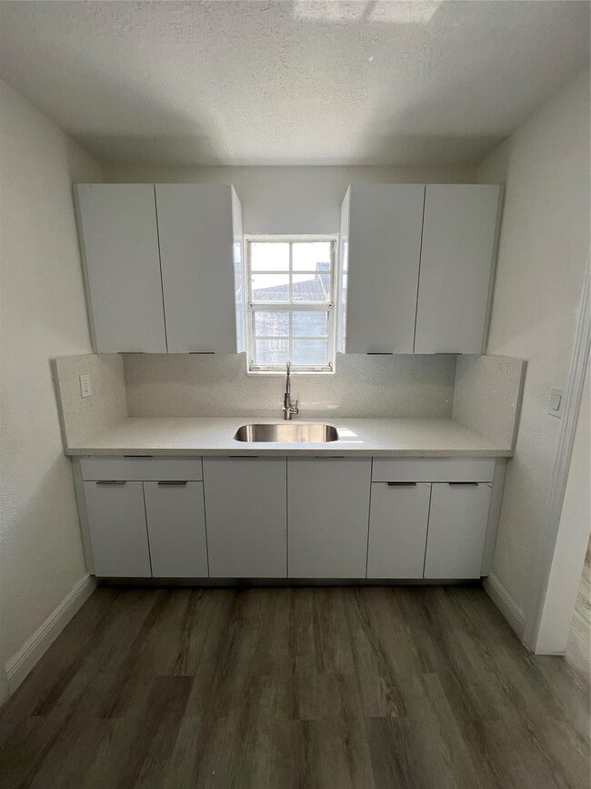 Building Photo - 5615 SW 40th St