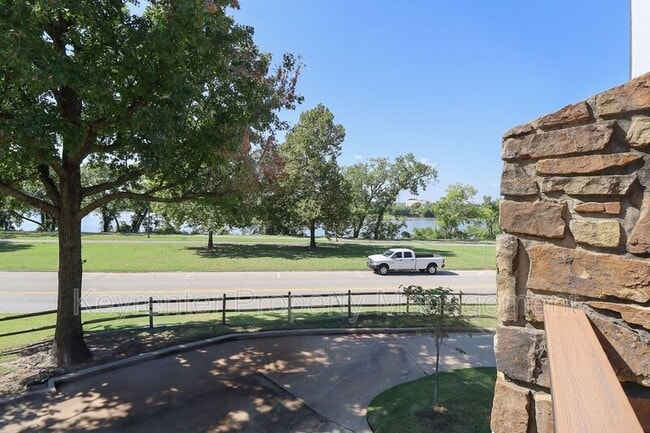 Building Photo - 1505 Riverside Dr