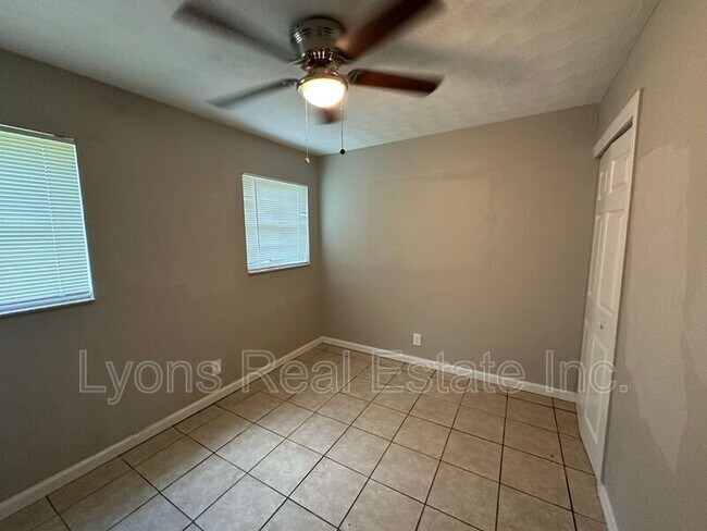 Building Photo - 2210 Cantor Ln