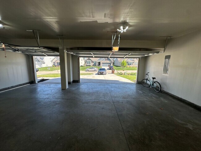 Building Photo - 10520 Vista View Dr