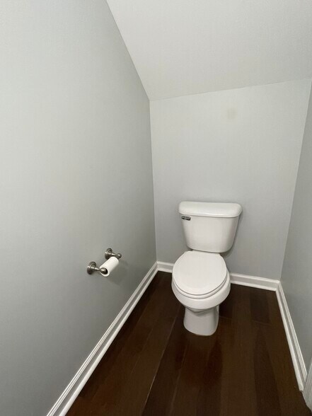 Building Photo - 1605 Villa Cir