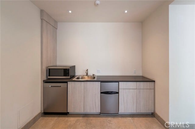 Building Photo - 1440 Veteran Ave