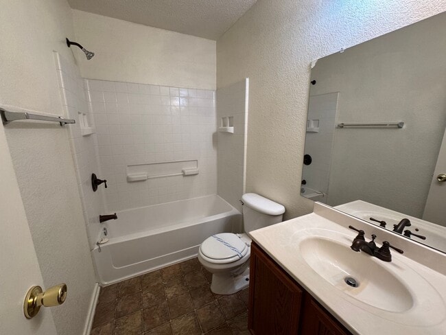 Building Photo - Nice Single Story in Saginaw Area