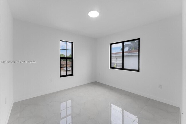 Building Photo - 1459 NW 2nd Ave