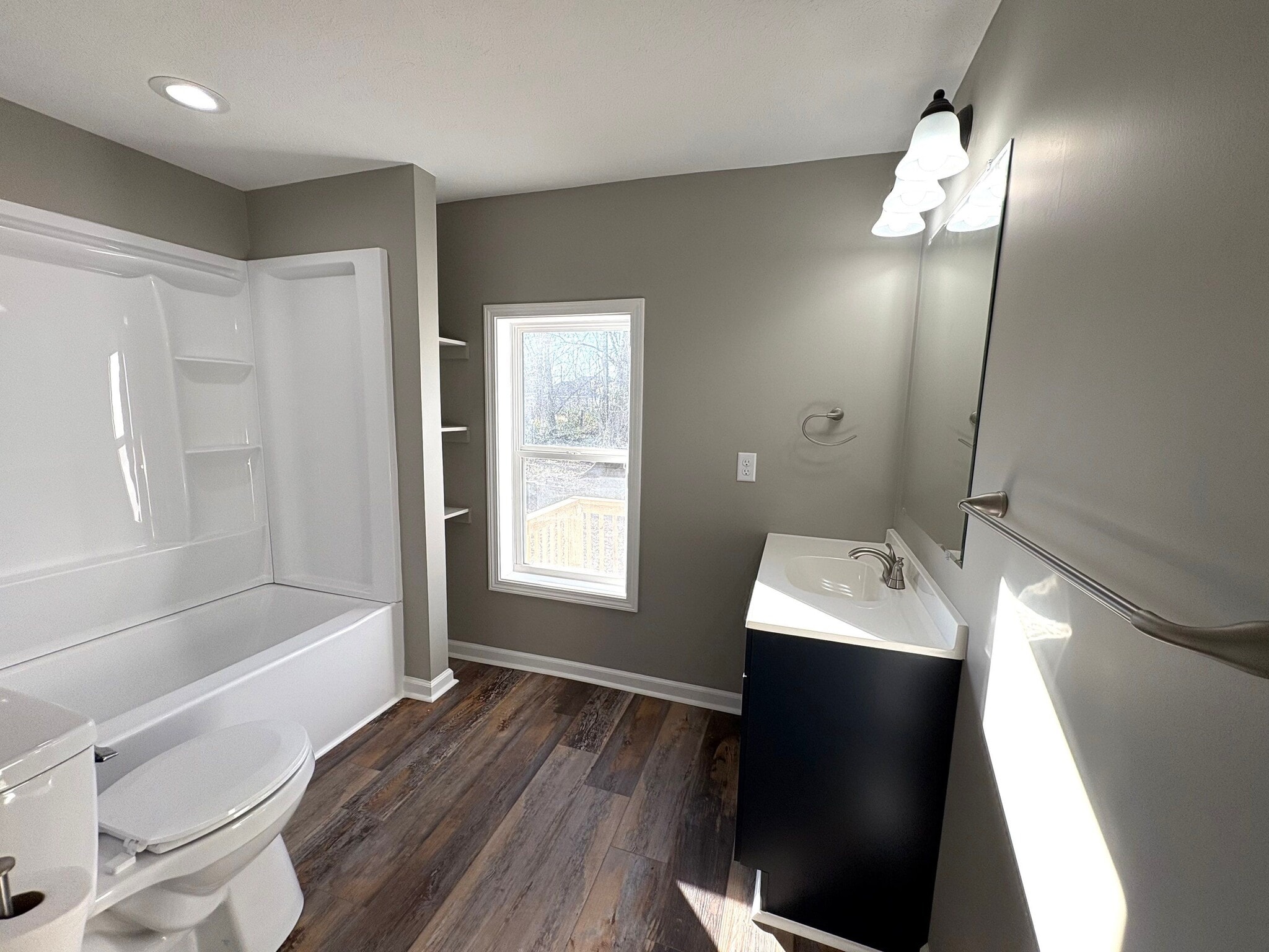 Building Photo - 422 Lexington Ave