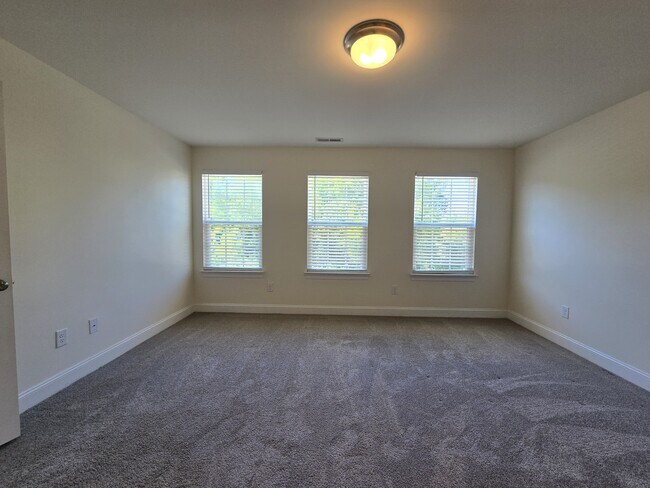 Building Photo - 421 Sailor Wy