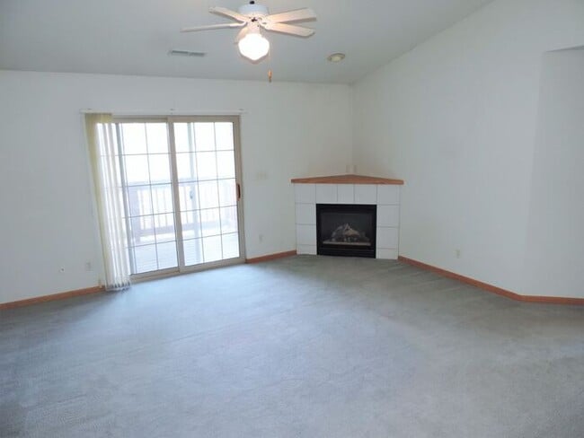 Building Photo - $1,150 | 2 Bedroom, 1 Bathroom 3rd Floor Condo | Pet Friendly* | Available for May 1st, 2026 Move...