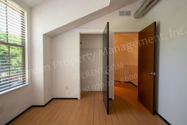 Building Photo - 318-320 W Myrtle